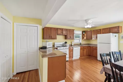 Kitchen - 620 E Bayview Ave, Ocean Gate, NJ 08740 photo 2 of 4
