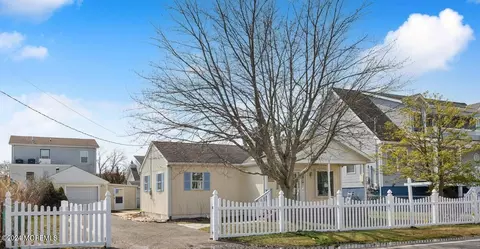 Exterior - 620 E Bayview Ave, Ocean Gate, NJ 08740 photo 1 of 4