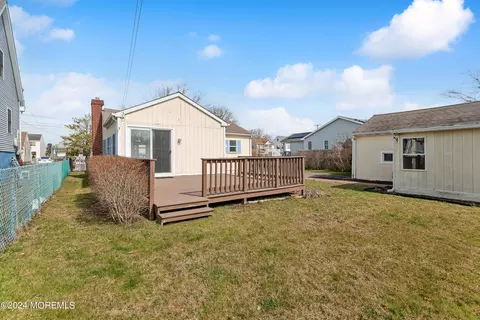Exterior - 620 E Bayview Ave, Ocean Gate, NJ 08740 photo 4 of 4