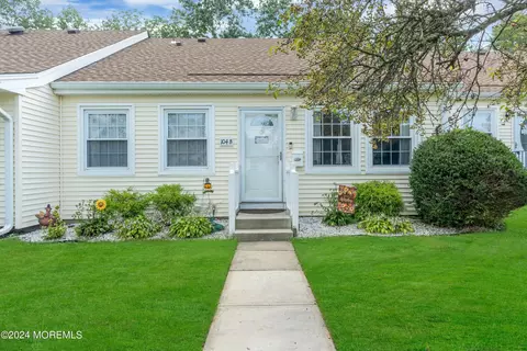 104 Broadgate Ct #B, Freehold, NJ 07728