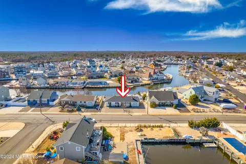 736 Bermuda Dr, Toms River, NJ 08753