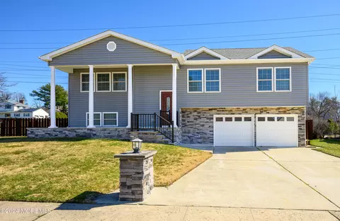 10 Kuberski Dr, Sayreville, NJ 08872