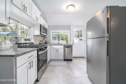 24 Central Ave, Waretown, NJ 08758 photo 7