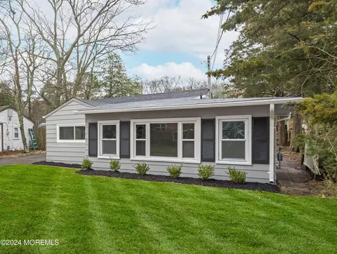 24 Central Ave, Waretown, NJ 08758