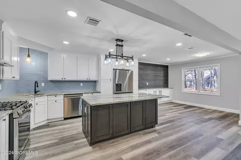 82 Woodshill Dr N, Lakewood, NJ 08701