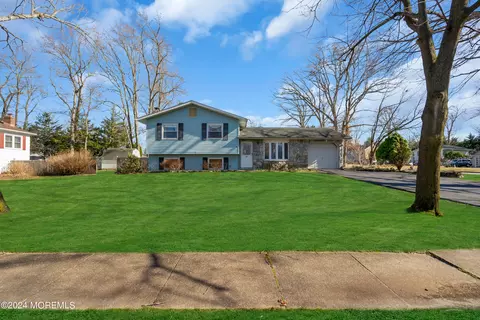 939 Canton Dr, Toms River, NJ 08753