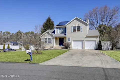 912 Cumberland Blvd, Toms River, NJ 08757