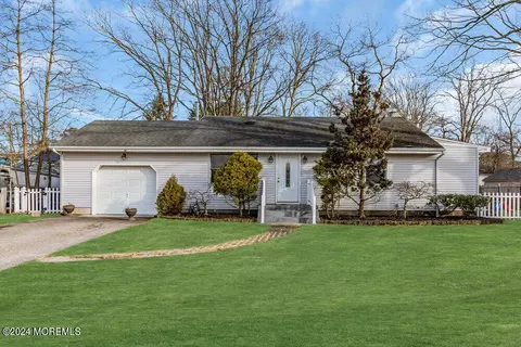41 Willetta Dr, Brick, NJ 08723