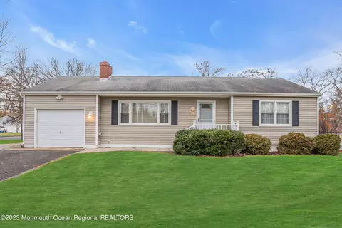 711 Dow Ave, Oakhurst, NJ 07755