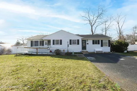 95 Kieser Blvd, Brick, NJ 08724