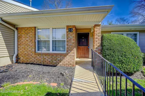 16 Smoke Tree Ter, Red Bank, NJ 07701