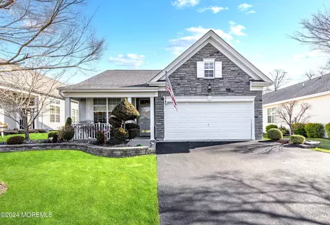 5 Colchester Dr, Jackson, NJ 08527