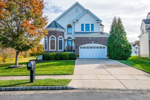 9 Bracken Ct, Howell, NJ 07731