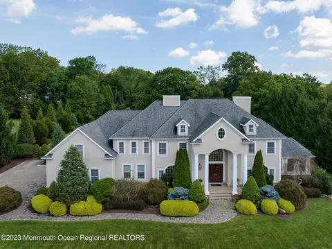 16 Winchester Ln, Holmdel, NJ 07733