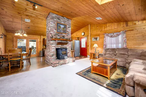 770 Farmingdale Rd, Jackson, NJ 08527
