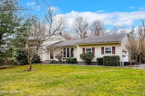 47 Cloverdale Cir, Tinton Falls, NJ 07724