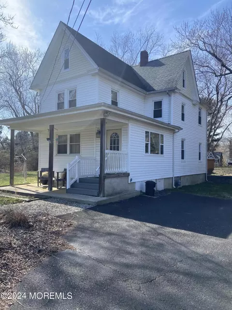100 Bartlett Ave, Tuckerton, NJ 08087