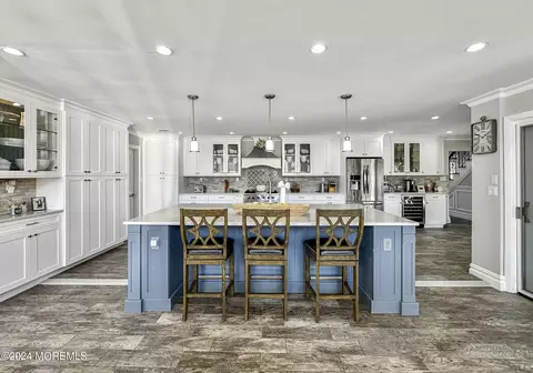 10 Dayton Ln, Manalapan, NJ 07726