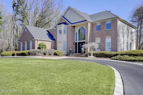 5 Cherokee Ct, Morganville, NJ 07751