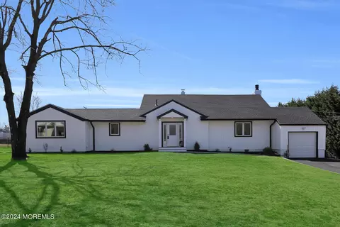 8 Daniel Dr, Middletown, NJ 07748