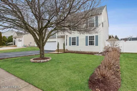 18 White Pine Ct, Brick, NJ 08724 photo 2