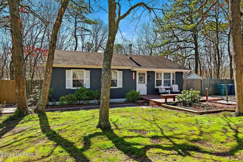 12 Cable Dr, Little Egg Harbor, NJ 08087