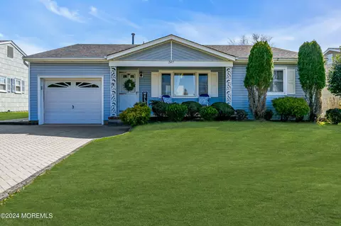 245 Westbrook Dr, Toms River, NJ 08757