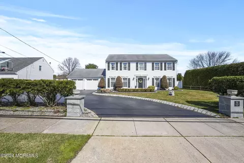 762 Adelphia Rd, Freehold, NJ 07728