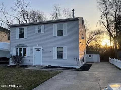 299 Parisen Ave, Bayville, NJ 08721