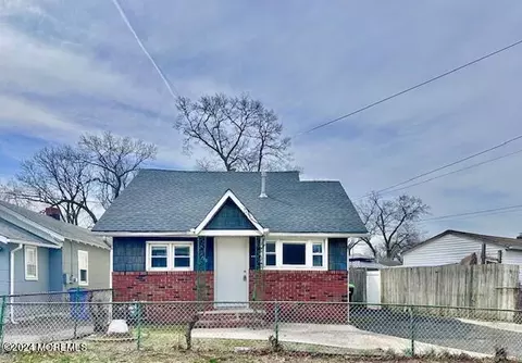 748 Hilltop Ave, Laurence Harbor, NJ 08879
