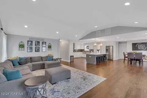 1098 Bennetts Mills Rd, Jackson, NJ 08527
