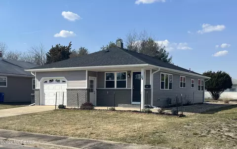 22 Anguilla Ln, Toms River, NJ 08757