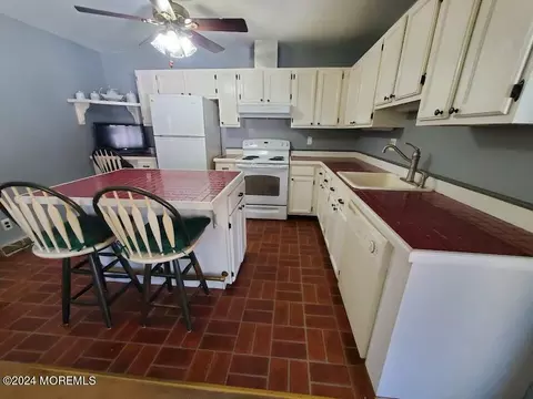 Kitchen - 214 Oak Ln, Tabernacle, NJ 08088 photo 1 of 1