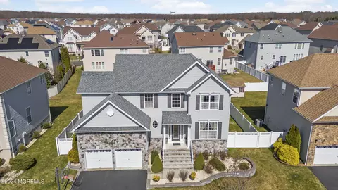 14 Violet Ct, Monroe, NJ 08831