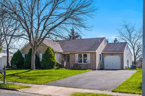 1900 Fairfield St, Toms River, NJ 08757
