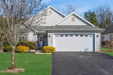 46 Ivy Hill Rd, Lakewood, NJ 08701