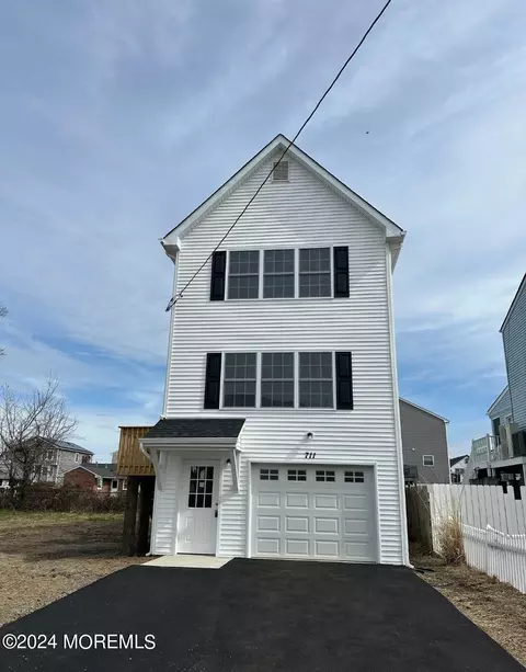 711 Fourth St, Union Beach, NJ 07735