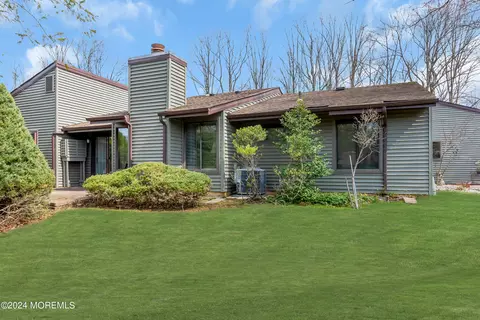 1 Hampton Ct, Red Bank, NJ 07701