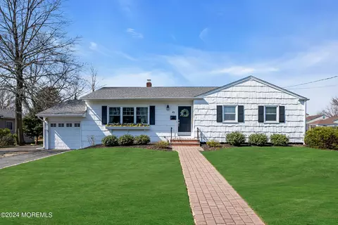 43 Elizabeth Dr, Oceanport, NJ 07757