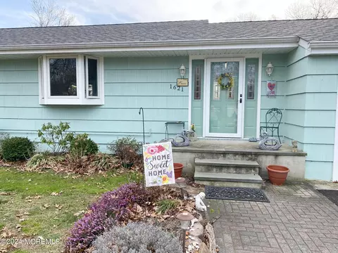 1621 Forge Pond Rd, Brick, NJ 08724