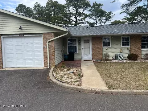 114 Cambridge Cir # A, Manchester, NJ 08759