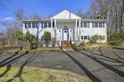 273 Wyckoff Rd, Eatontown, NJ 07724