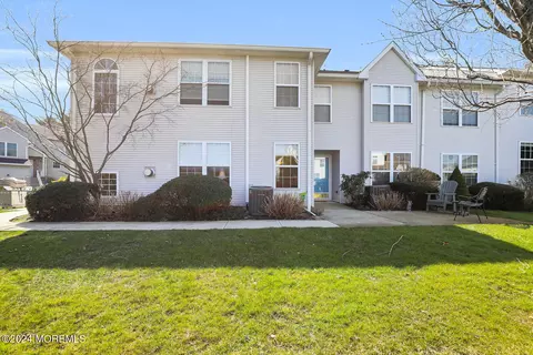 211 Tennis Ct, Wall, NJ 07719