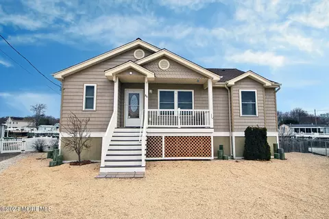 84 Claudia Ln, Beach Haven West, NJ 08050
