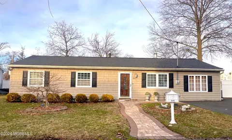 915 8th St, Union Beach, NJ 07735