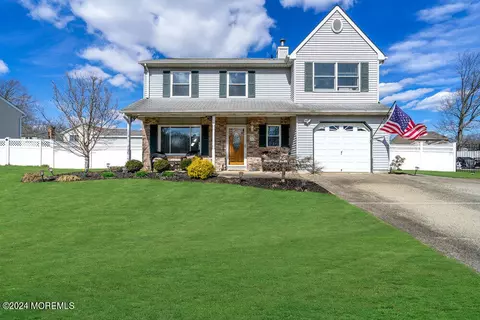 5 Scarlet Ln, Howell, NJ 07728
