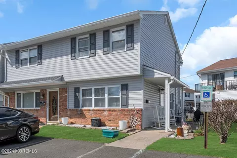 30 Galewood Dr, Matawan, NJ 07747