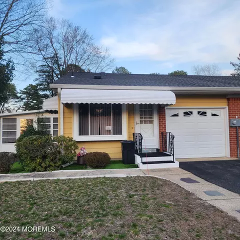 19 Homestead Dr #A, Whiting, NJ 08759