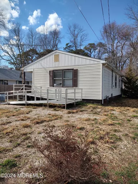 59 Lighthouse Dr, Waretown, NJ 08758
