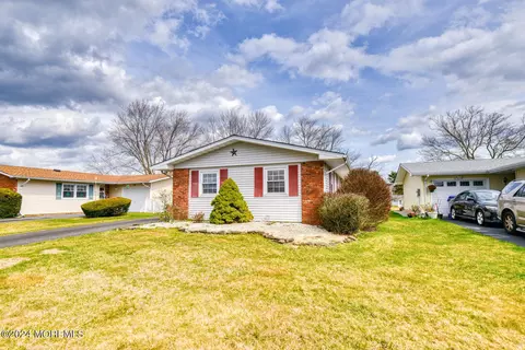 118 Whittier Rd, Brick, NJ 08724